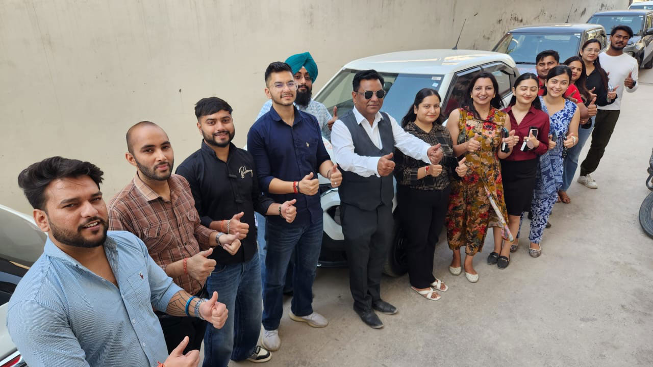 Mits Natura Owner Gifted Cars To Employees | సర్ ప్రైజ్ …దీపావళి కానుకలుగా ఉద్యోగులకు కార్ల కానుకలు Mits Natura Owner Gifted Cars To Employees | సర్ ప్రైజ్ …దీపావళి కానుకలుగా ఉద్యోగులకు కార్ల కానుకలు