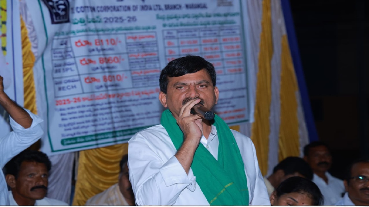 పత్తి కొనుగోళ్లలో తేమ పేరిట కోత విధిస్తే సహించం: మంత్రి పొంగులేటి పత్తి కొనుగోళ్లలో తేమ పేరిట కోత విధిస్తే సహించం: మంత్రి పొంగులేటి