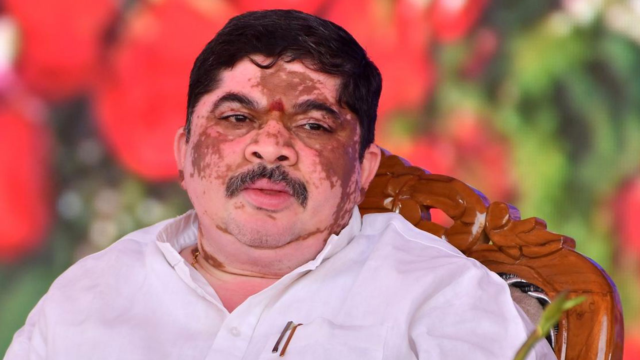వరుస వివాదాల్లో మినిస్టర్ పొన్నం ప్రభాకర్ .. మొన్న లక్ష్మణ్, నేడు ట్రావెల్స్ బస్సు వరుస వివాదాల్లో మినిస్టర్ పొన్నం ప్రభాకర్ .. మొన్న లక్ష్మణ్, నేడు ట్రావెల్స్ బస్సు