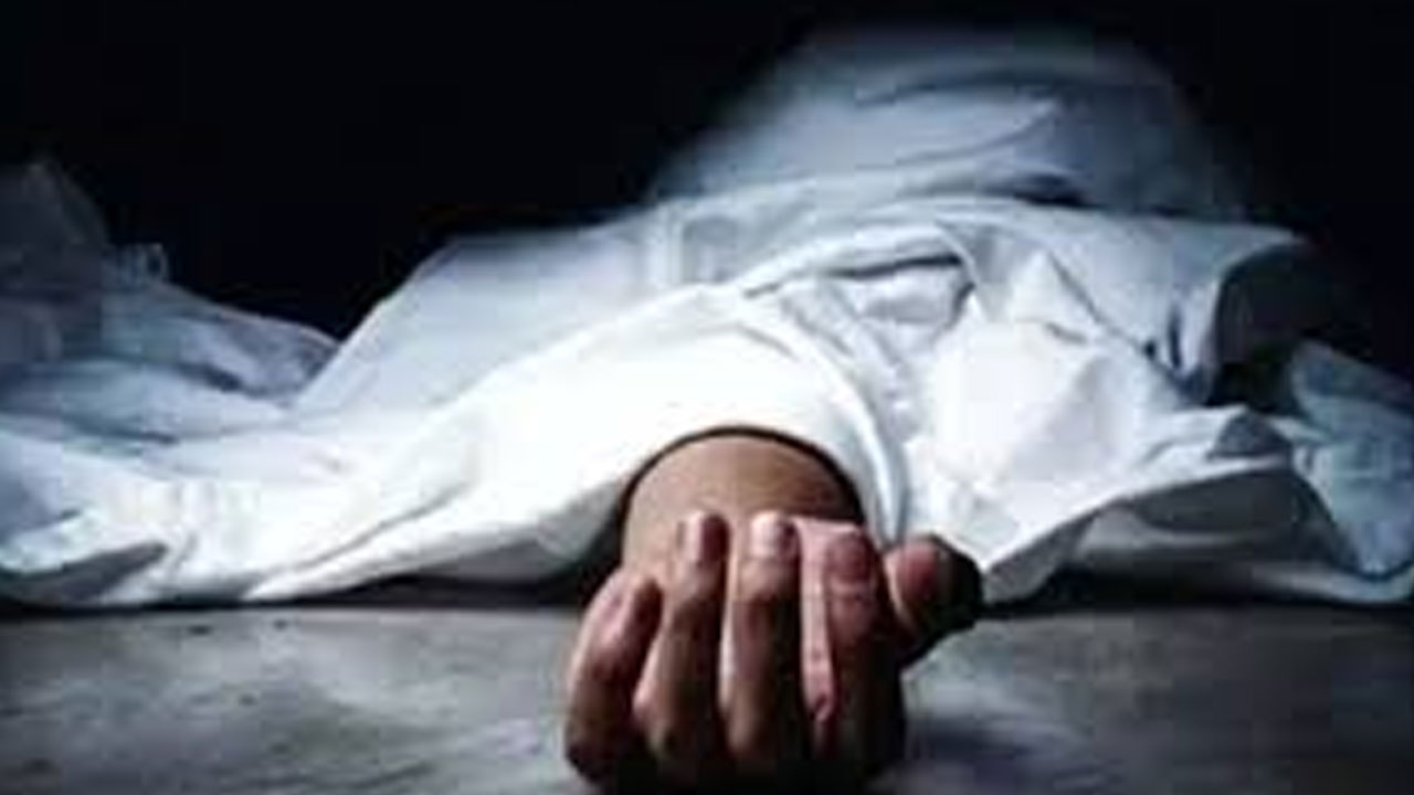 Father-in-law Kills Pregnant Woman | నిండు గర్భిణిని గొడ్డలితో నరికి చంపిన మామ.. అసిఫాబాద్ జిల్లాలో దారుణం Father-in-law Kills Pregnant Woman | నిండు గర్భిణిని గొడ్డలితో నరికి చంపిన మామ.. అసిఫాబాద్ జిల్లాలో దారుణం