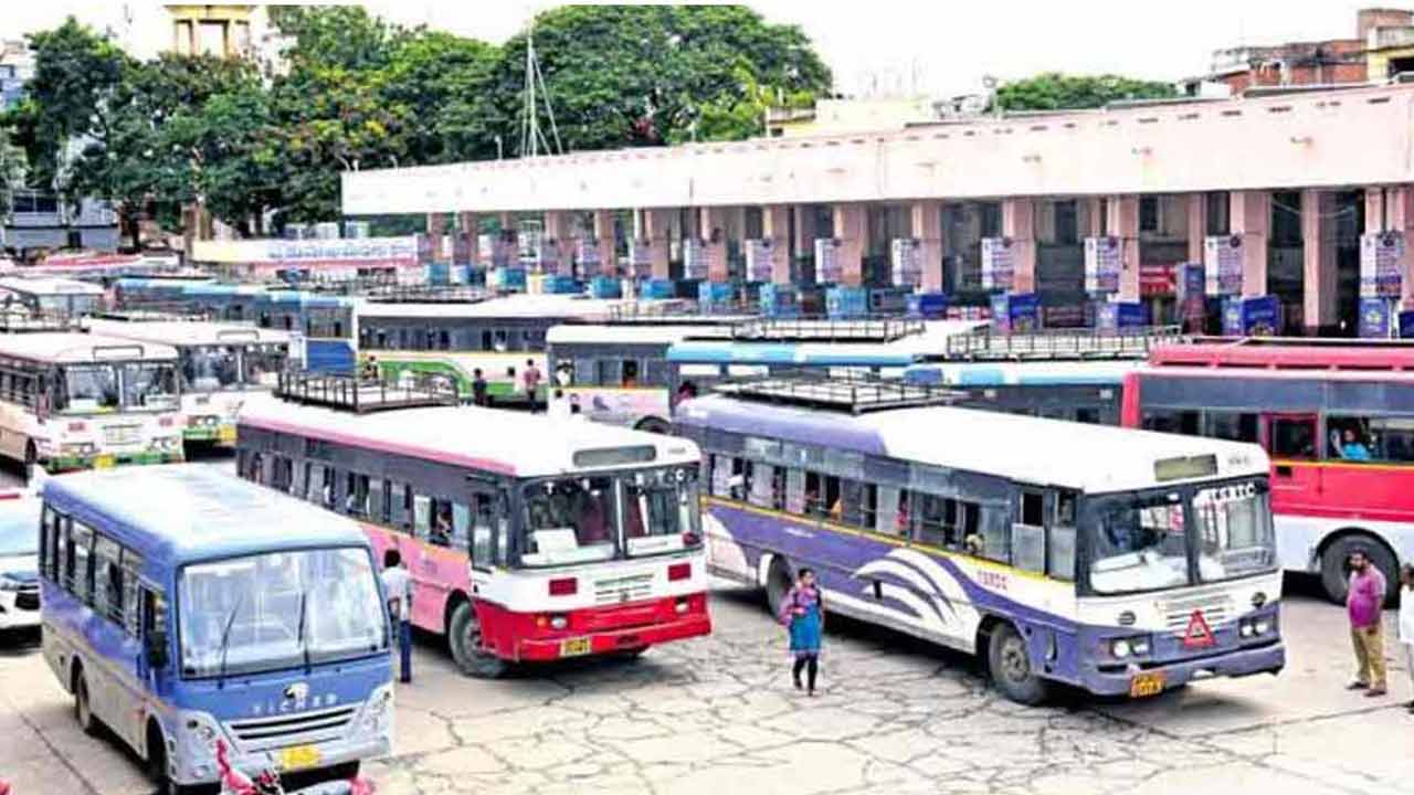Bandh for Justice | బీసీ సంఘాల బంద్.. నిలిచిపోయిన ఆర్టీసీ బస్సులు Bandh for Justice | బీసీ సంఘాల బంద్.. నిలిచిపోయిన ఆర్టీసీ బస్సులు