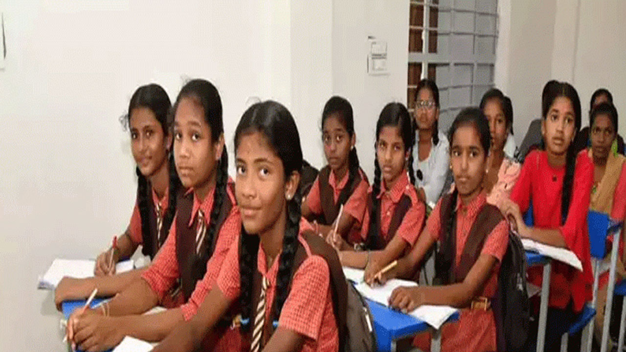 Health Cards | విద్యార్థులకు హెల్త్ కార్డులు.. చదువుతో పాటు ఆరోగ్యం కూడా ముఖ్యమే! Health Cards | విద్యార్థులకు హెల్త్ కార్డులు.. చదువుతో పాటు ఆరోగ్యం కూడా ముఖ్యమే!