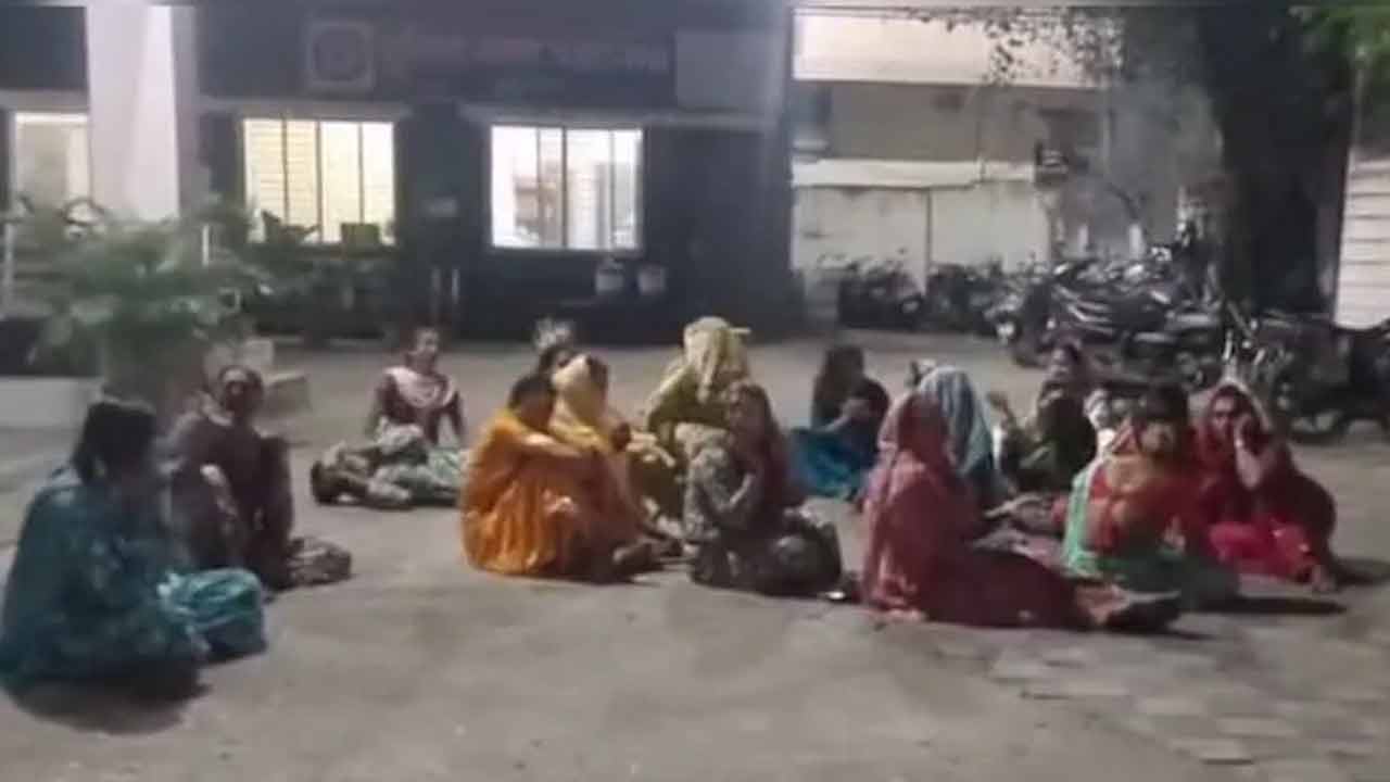 Transgenders | ఫినైల్ తాగిన 25 మంది ట్రాన్స్జెండర్లు.. ఎందుకంటే..? Transgenders | ఫినైల్ తాగిన 25 మంది ట్రాన్స్జెండర్లు.. ఎందుకంటే..?
