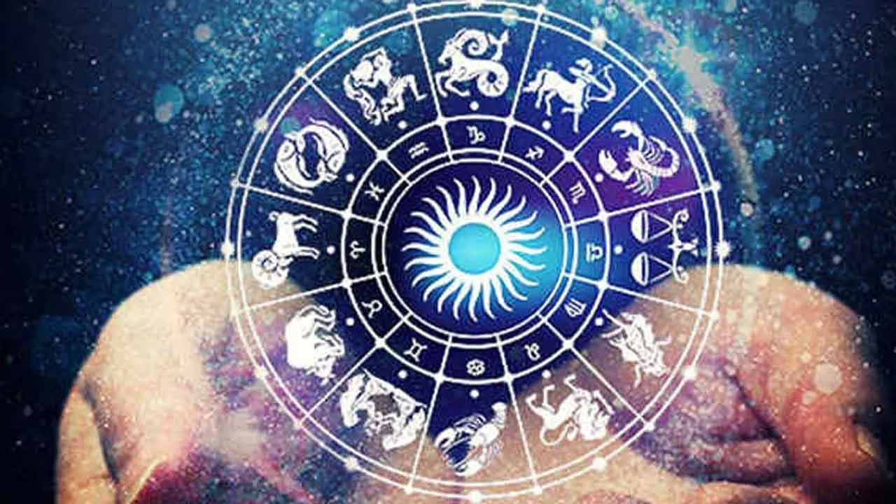 Zodiac Signs | దీపావళి రోజున అరుదైన యోగం.. ఈ మూడు రాశుల వారికి పట్టిందల్లా బంగారమే..! Zodiac Signs | దీపావళి రోజున అరుదైన యోగం.. ఈ మూడు రాశుల వారికి పట్టిందల్లా బంగారమే..!