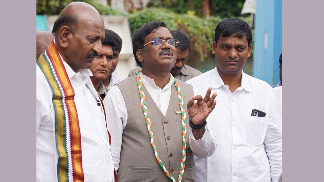 Minister Vivek | ప్రజల అభివృద్ధికి కాదు.. నాయకుల అభివృద్ధికి పని చేసిన బీఆర్ఎస్ : మంత్రి వివేక్ Minister Vivek | ప్రజల అభివృద్ధికి కాదు.. నాయకుల అభివృద్ధికి పని చేసిన బీఆర్ఎస్ : మంత్రి వివేక్