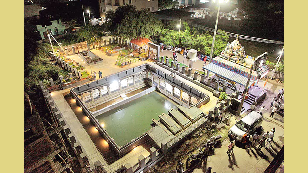 రాణి రుద్రమదేవి స్నానం చేసిన బావికి పూర్వవైభవం.. ఎక్కడుందో తెలుసా? రాణి రుద్రమదేవి స్నానం చేసిన బావికి పూర్వవైభవం.. ఎక్కడుందో తెలుసా?