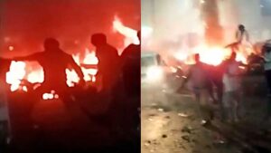 అగ్నిమాపక సిబ్బంది మంటల్లో ఉన్న Hyundai i20 వాహనాన్ని ఆర్పేందుకు చేస్తున్న ప్రయత్నం – Delhi Fire Department Response