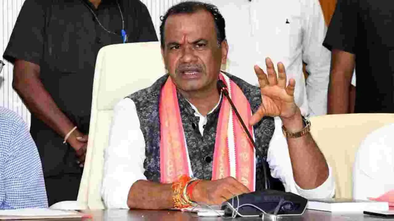 Komati Reddy : తెలంగాణ రాష్ట్ర చరిత్రలో కనీ వినీ ఎరగని రికార్డు..రూ. 60,799 వేల కోట్లతో రహదారుల నిర్మాణం