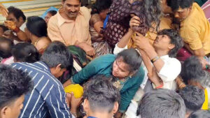 ఉత్తరాంధ్ర చిన్న తిరుపతిలో విషాదం.. కాశీబుగ్గ ఆలయంలో తొక్కిసలాటతో ఏడుగురు మృతి