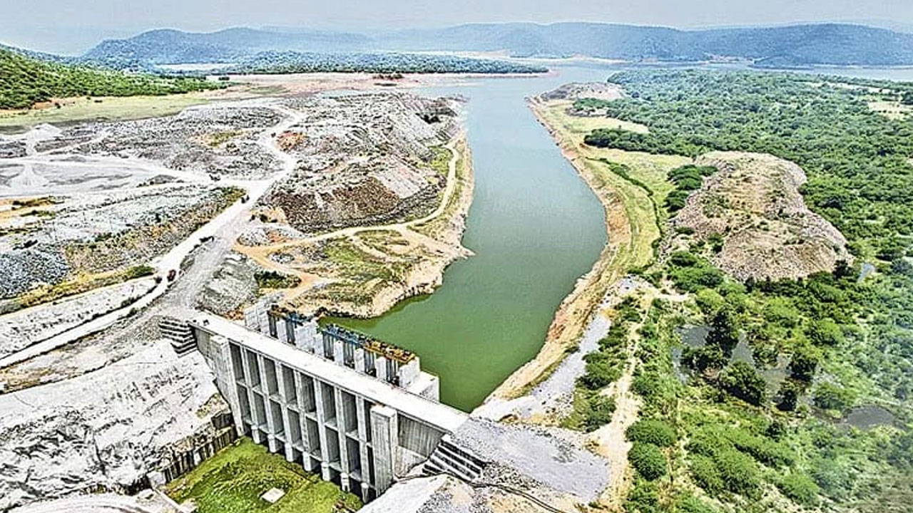 BRS vs Congress Palamuru project