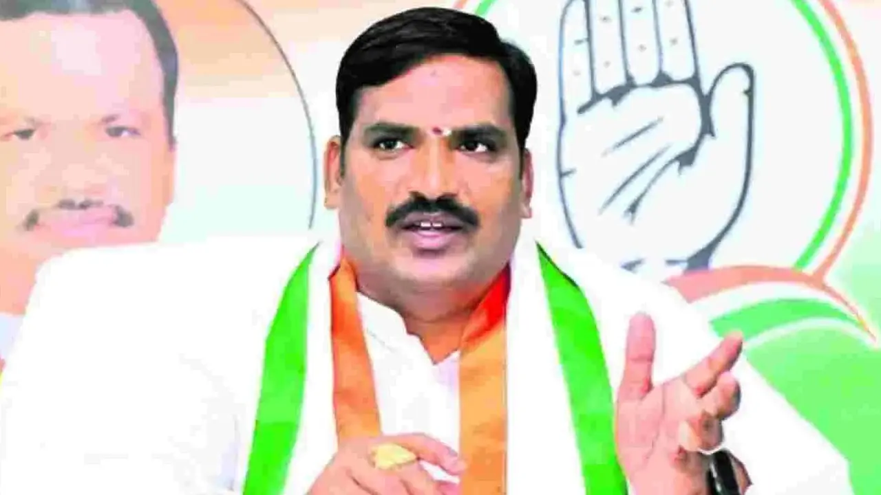 Beerla Ilaiah : పదవి..జీతం కోసం కేసీఆర్ సభకు వచ్చి వెళ్లాడు : బీర్ల ఐలయ్య