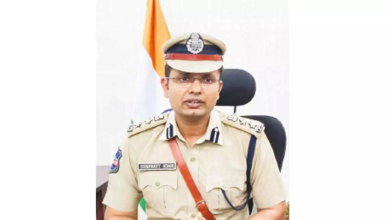 Warangal : ఏసీపీ, ఇన్స్ స్పెక్టర్, ఎస్ఐ లను సస్పెండ్ చేసిన డీజిపి