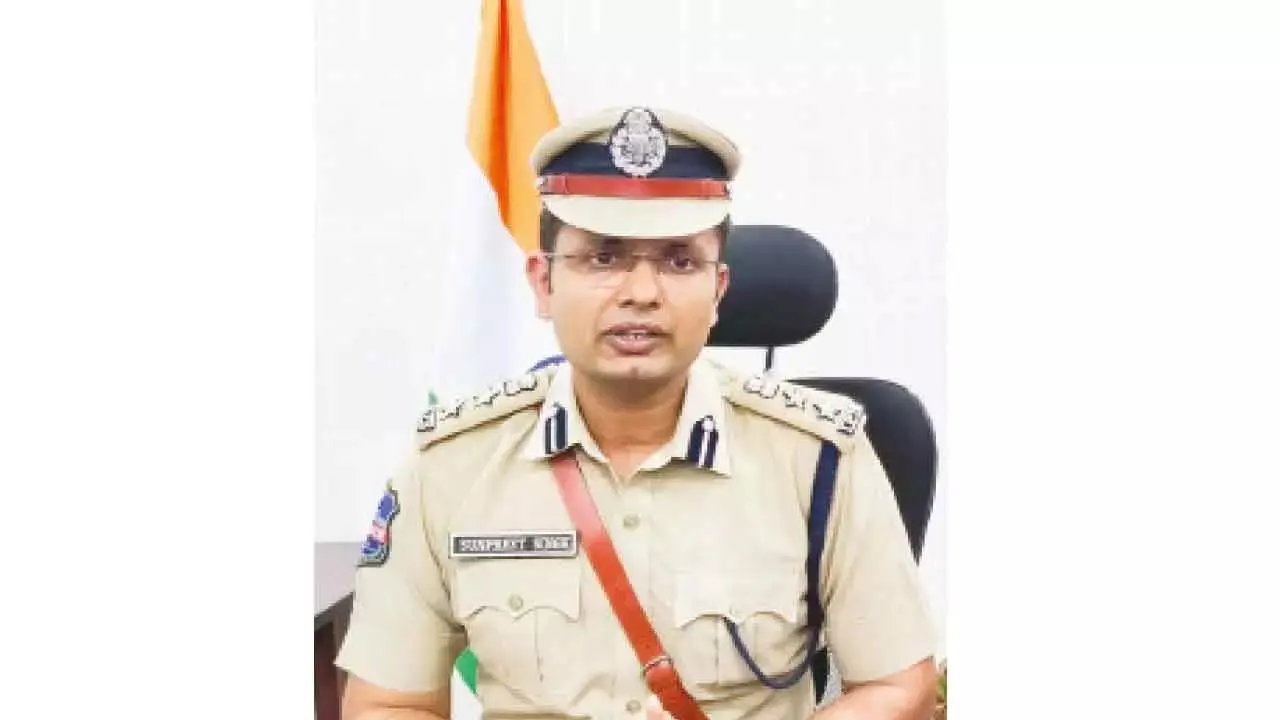 Warangal : ఏసీపీ, ఇన్స్ స్పెక్టర్, ఎస్ఐ లను సస్పెండ్ చేసిన డీజిపి