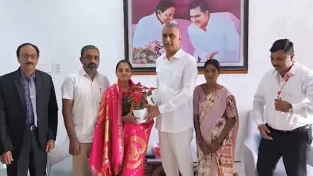Harish Rao : పేద విద్యార్థిని వైద్య విద్య ఫీజు కోసం..సొంత ఇంటిని తనఖా పెట్టిన హరీష్ రావు