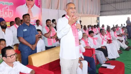 Harish Rao : రేవంత్ రెడ్డి రైజింగ్ సీఎం కాదు.. ఫ్లైయింగ్ సీఎం