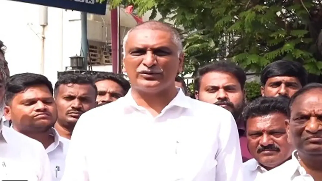 రూ.1000 కోట్ల భూ కుంభకోణం బయటపెట్టిన హరీష్ రావు