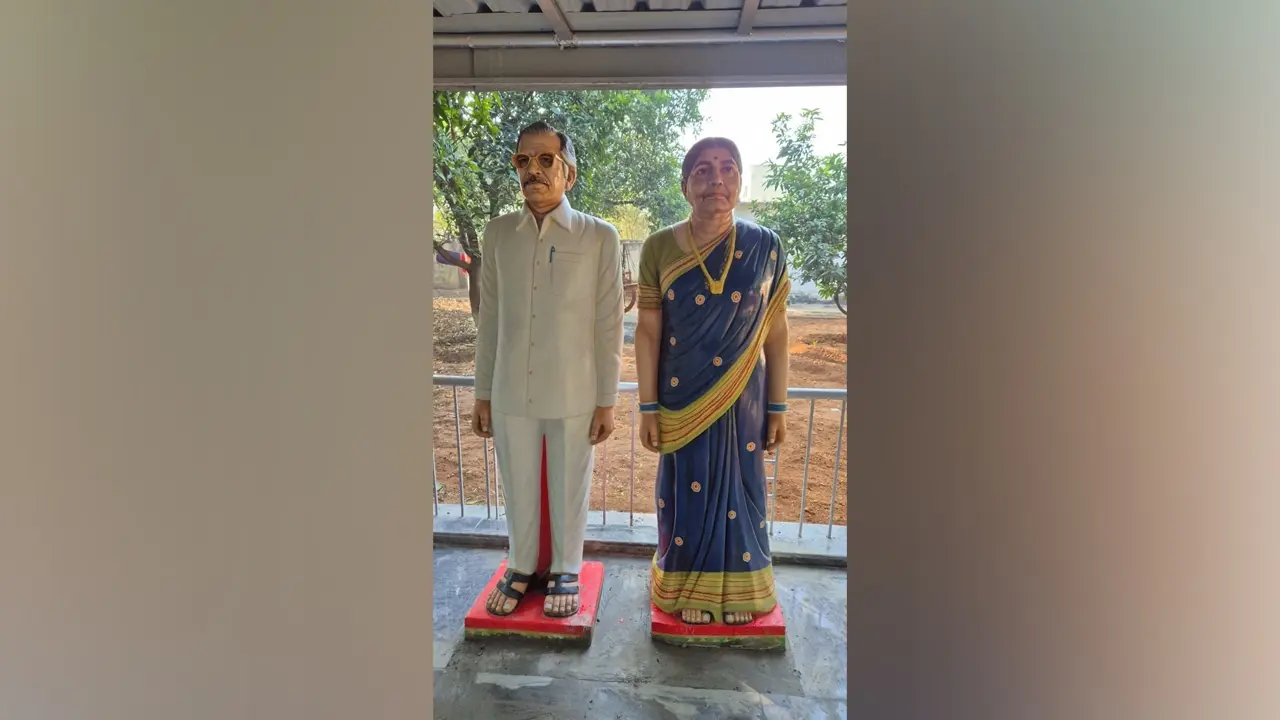 Kallem Narsimha Reddy : బతికుండగానే విగ్రహం..స్వీయ ఆవిష్కరణ!