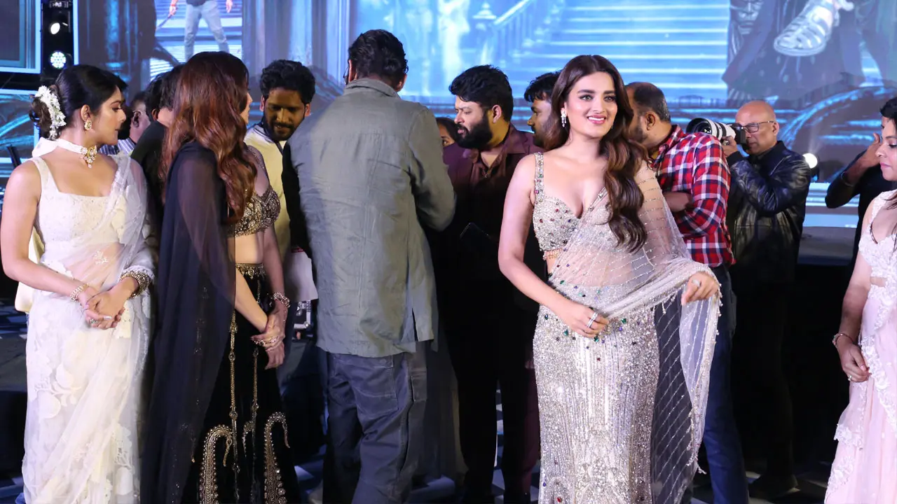Suma | నిధి చీరలోనే చాలా నిధులున్నాయి.. సుమ మాట‌లపై డిబేట్