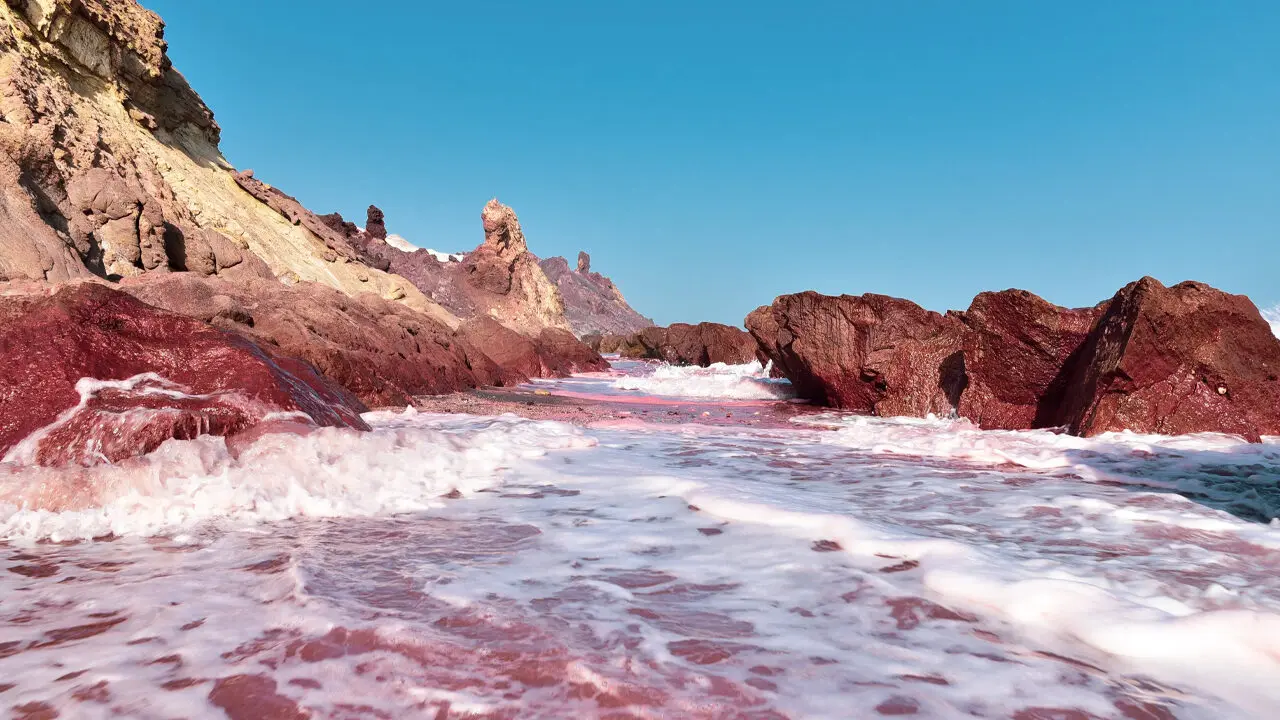 Iran Red Beach : సముద్రం రక్తంతో నిండిందా…!
