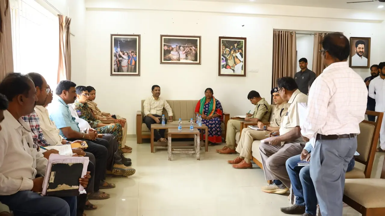 Seethakka : మేడారంలో అభివృద్ది పనుల పరిశీలన
