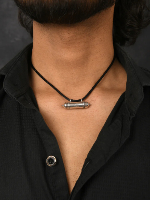 Thayathu | మెడలో తాయెత్తు కట్టించుకుంటున్నారా? అయితే ఇటో లుక్ వెయ్యండి!