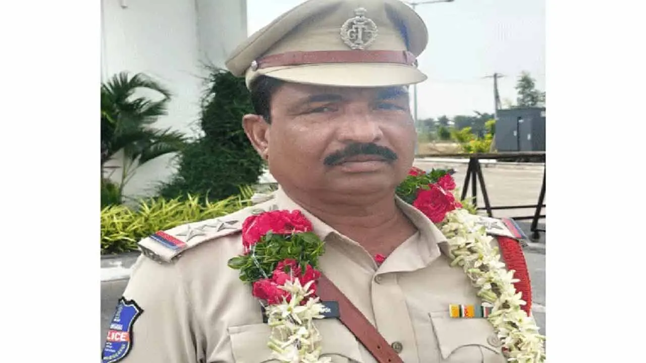 SI Venkateshwarlu | పంచాయ‌తీ ఎన్నిక‌ల్లో పోటీ చేసిన ఎస్ఐ వెంక‌టేశ్వ‌ర్లు ఓట‌మి