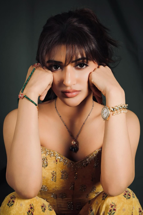 sreeleela is captivating everyone with her cute looks