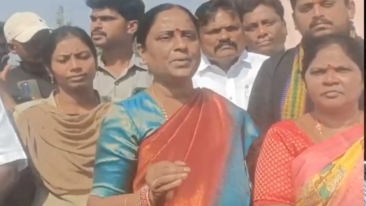 Konda Surekha : వరంగల్ తూర్పు కాంగ్రెస్ లో మళ్లీ రచ్చ..మంత్రి కొండా హాట్ కామెంట్స్