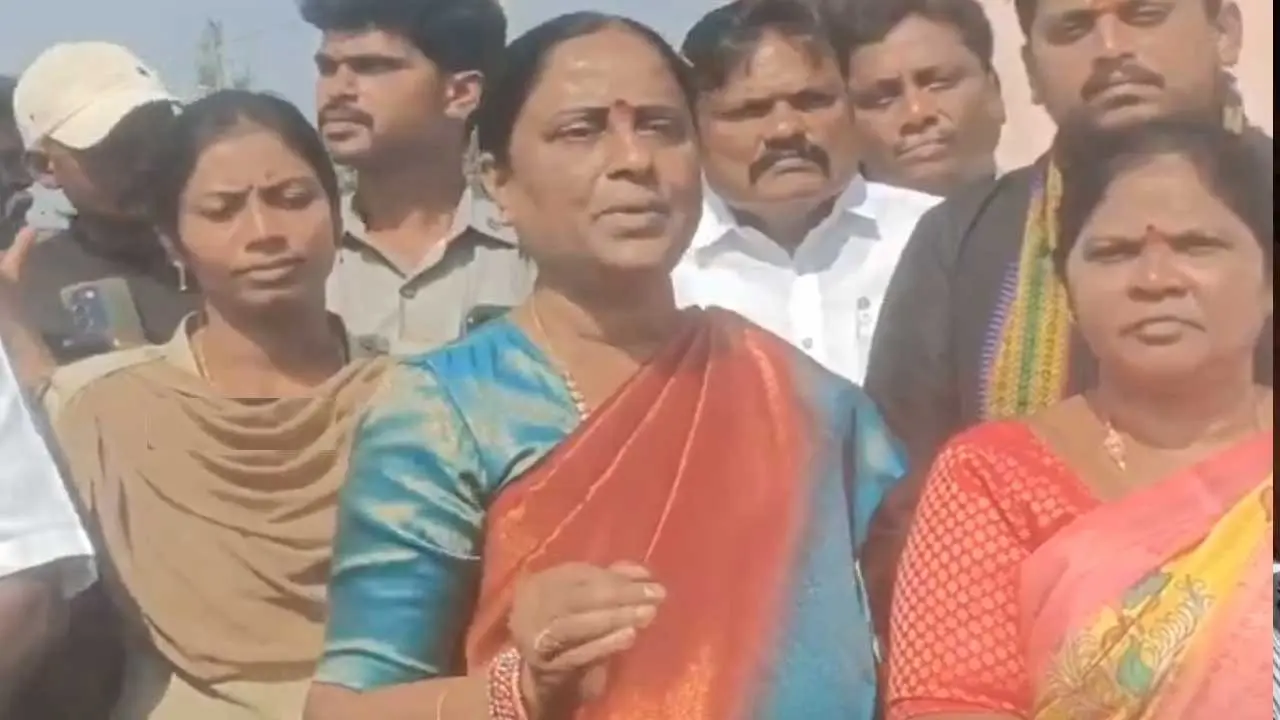 Konda Surekha : వరంగల్ తూర్పు కాంగ్రెస్ లో మళ్లీ రచ్చ..మంత్రి కొండా హాట్ కామెంట్స్