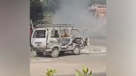 Fire Accident : పెట్రోల్ బంక్ లోకి మంటలతో వ్యాన్..తప్పిన భారీ ప్రమాదం