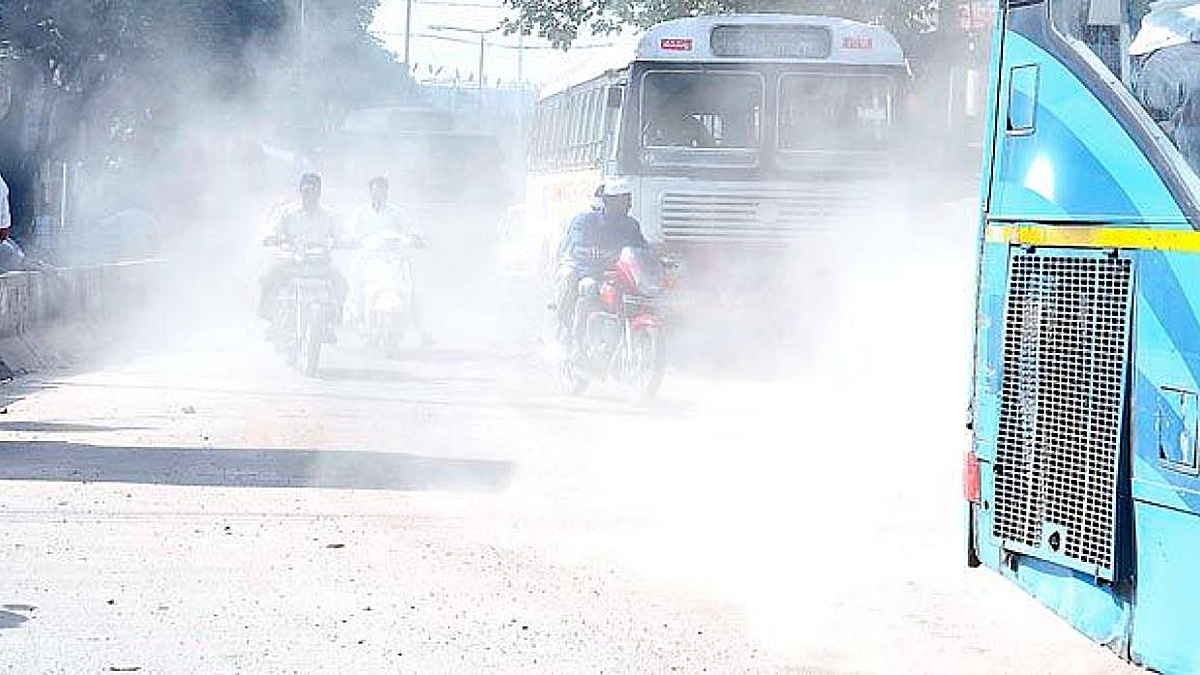 Poor visibility on a Hyderabad road due to severe air pollution and high AQI levels