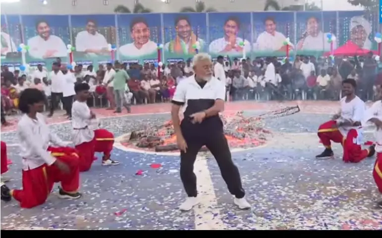 Ambati Rambabu Bhogi dance| భోగి వేడుకల్లో మాజీ మంతి అంబటి డాన్స్ వైరల్
