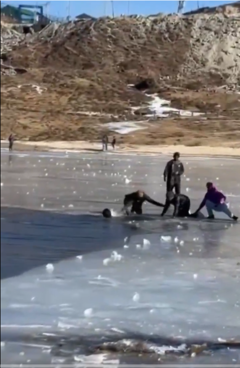 frozen lake acciden| గడ్డకట్టిన సరస్సులో ఫోటోల ప్రయత్నం.. ఇద్దరు మృతి