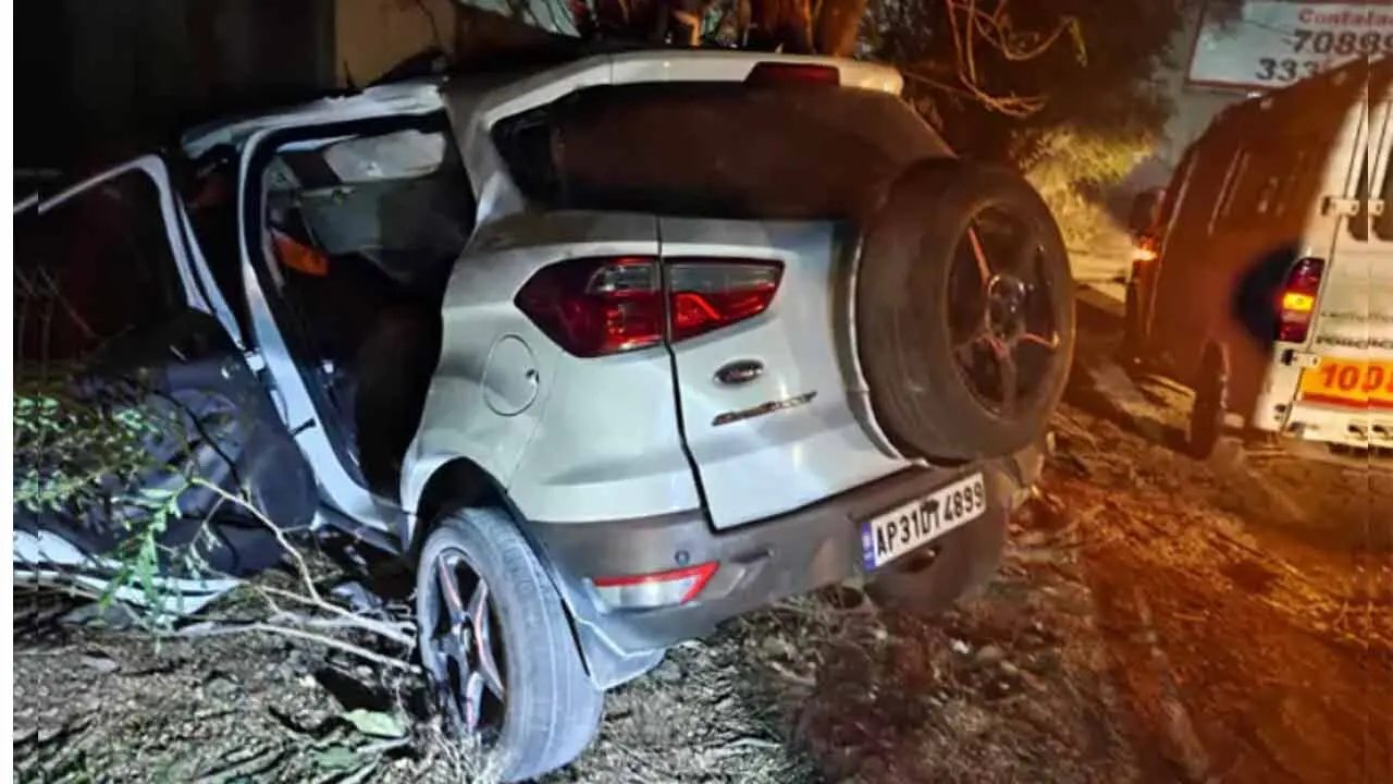 Accident | రంగారెడ్డి జిల్లాలో ఘోర రోడ్డు ప్ర‌మాదం.. న‌లుగురు విద్యార్థులు మృతి