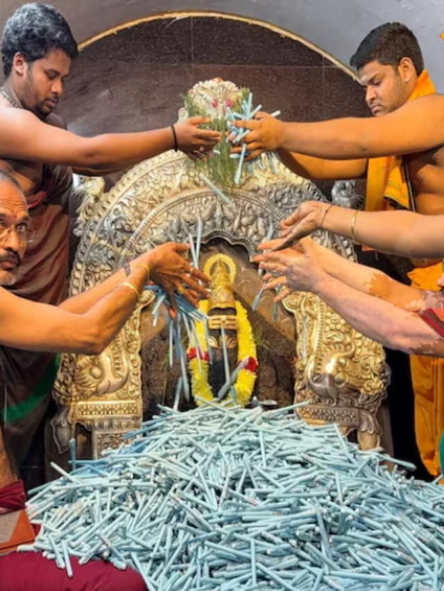 Pen Festival History | ఫ్రీగా ఇచ్చే పెన్నుల కోసం లక్షల మంది ఎగబడ్డారు.. మేటర్ ఏంటంటే!