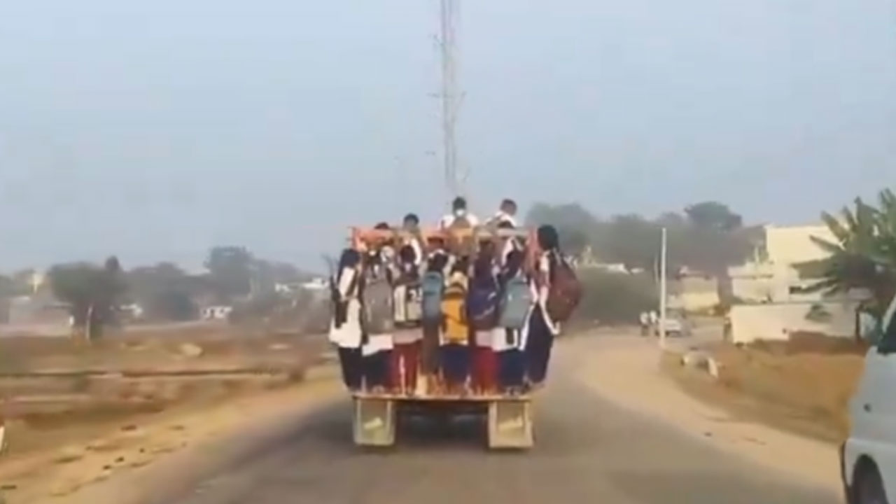 Narayanpet : విద్యార్థుల డేంజర్ జర్నీ…చూస్తే దడదడే!