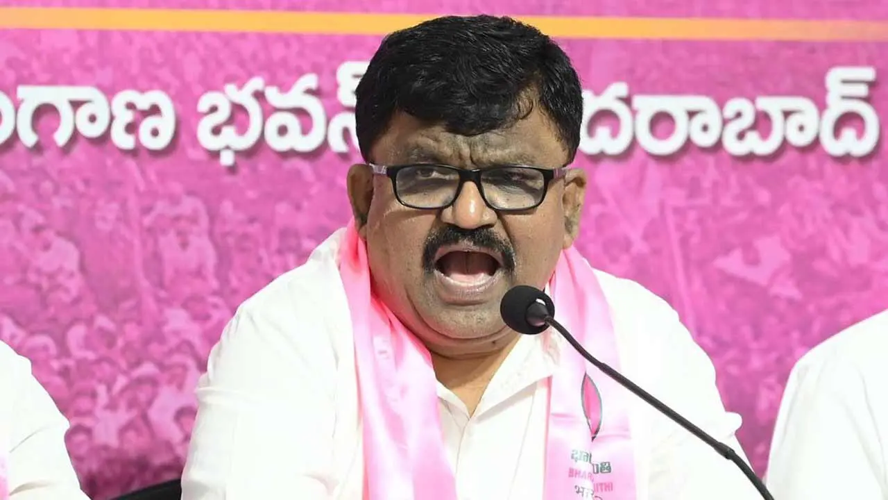 Deshapati Srinivas : తెలంగాణ సొమ్ము ఏపీ టోల్ గేట్లకు ఎందుకు?