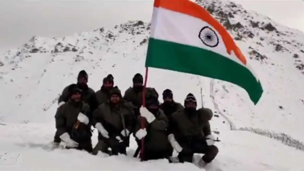 Indian Army New Year greeting|మంచు కొండల్లో ఇండియన్ ఆర్మీ న్యూ ఇయర్ గ్రీటింగ్స్!