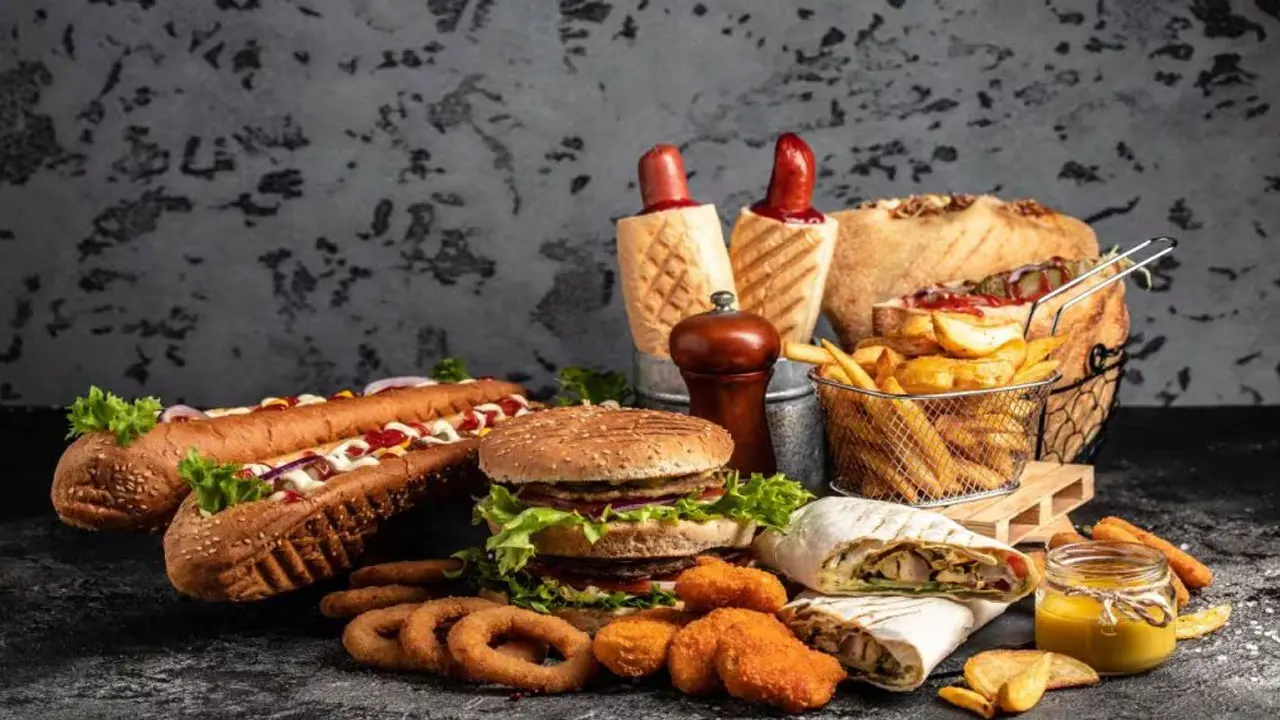 Ban On Junk Food Ads : జంక్ ఫుడ్ పై కేంద్ర ఆర్థిక సర్వే కీలక సూచన
