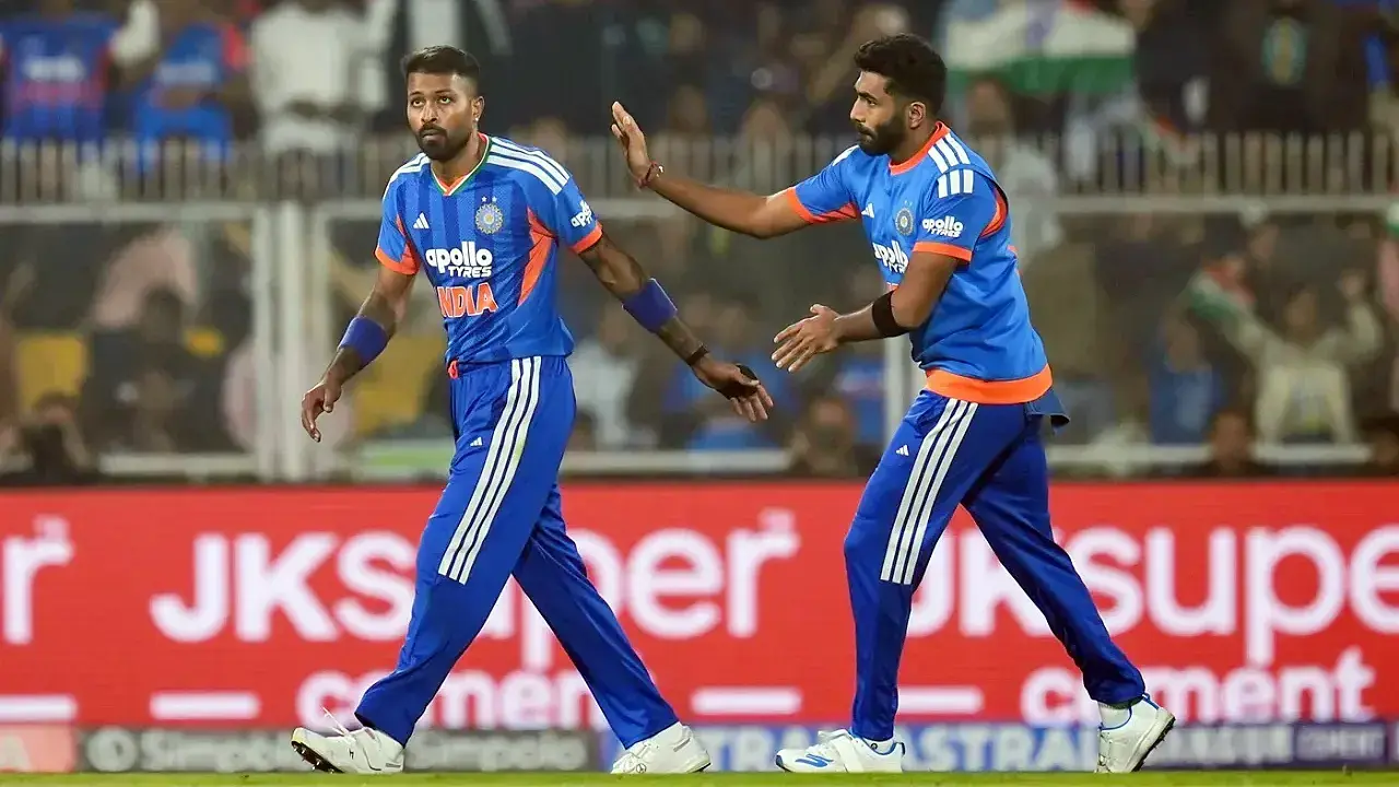 Jasprit Bumrah and Hardik Pandya celebrating wicket during India vs New Zealand 3rd T20I in Guwahati