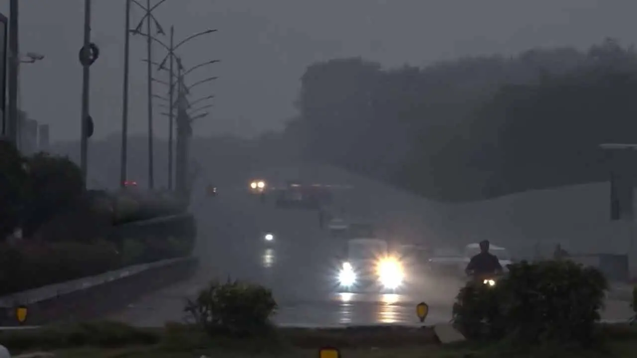 Snow Fog | హైద‌రాబాద్ న‌గ‌రాన్ని క‌మ్మేసిన పొగ‌మంచు..!