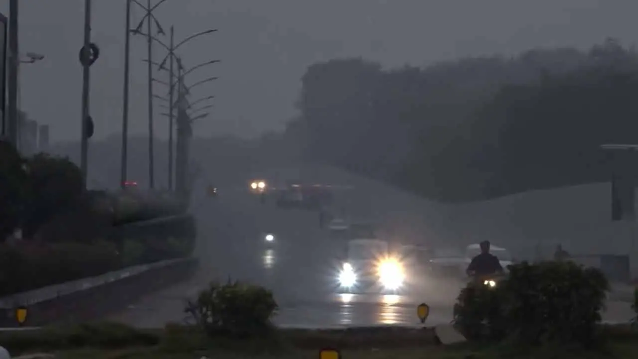 Snow Fog | హైద‌రాబాద్ న‌గ‌రాన్ని క‌మ్మేసిన పొగ‌మంచు..!