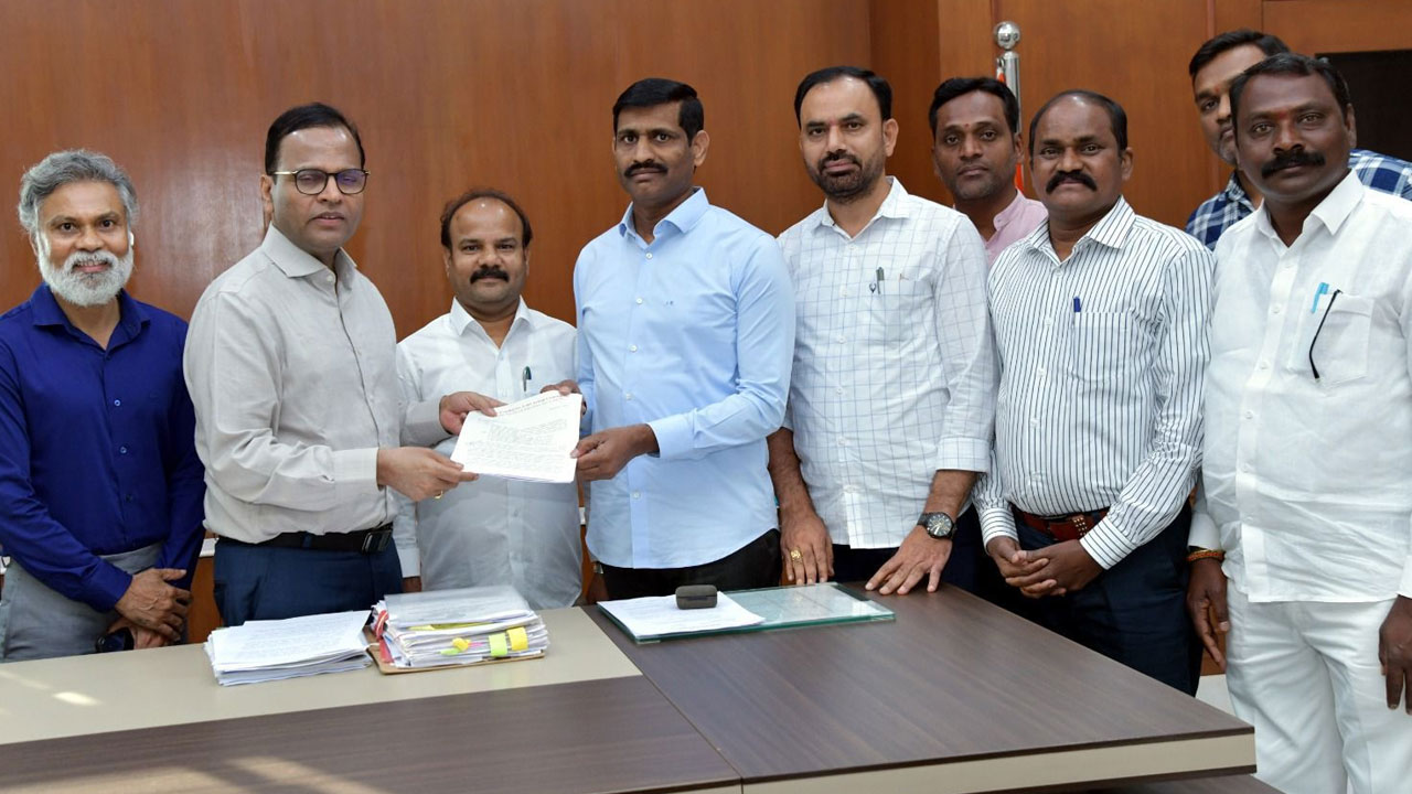 Telangana Employees JAC demands cashless health scheme