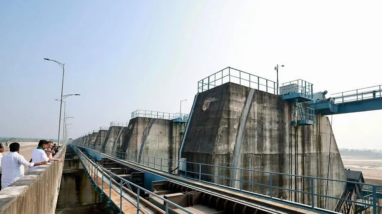 Medigadda Barrage : మేడిగడ్డ బరాజ్‌కు కేంద్రం రెడ్‌ అలర్ట్