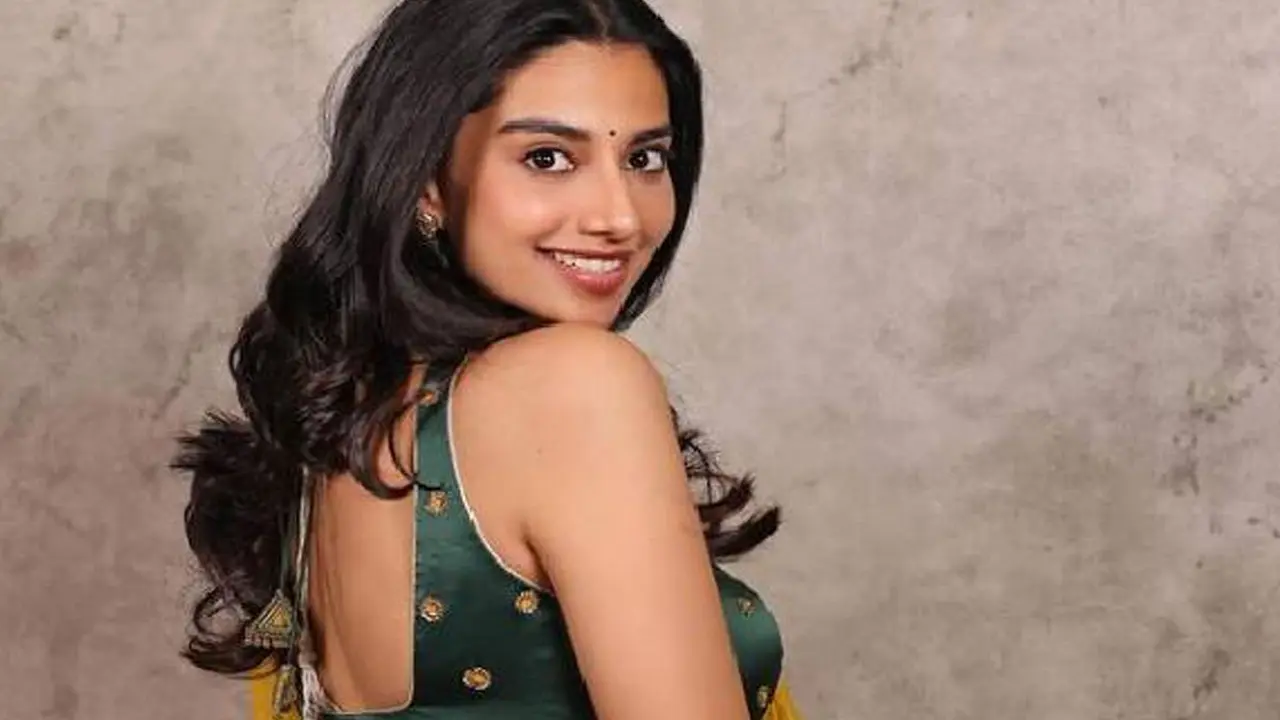 Meenakshi Chaudhary | సుశాంత్‌తో ప్రేమ కథ .. పెళ్లి గురించి ఓపెన్ అయిన సంక్రాంతి హీరోయిన్