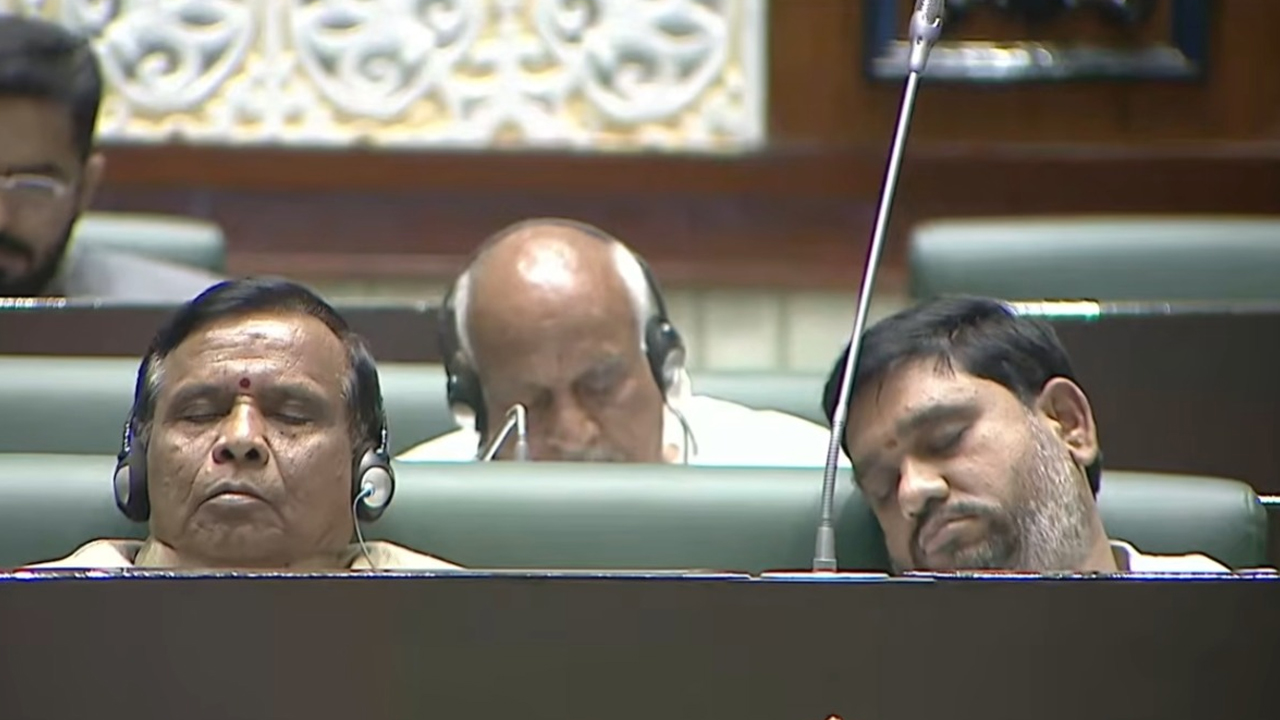 Telangana Assembly : జలాలపై చర్చ..గాఢ నిద్రలో బీజేపీ ఎమ్మెల్యేలు