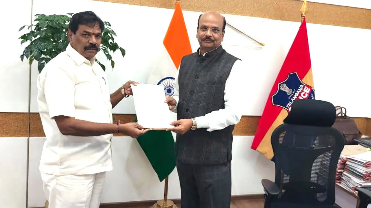 Warangal  Congress Internal Fight | కొండా దంపతులకు వ్యతిరేకంగా ఒక్కటైన అసమ్మతి వర్గం.. వరంగల్ కాంగ్రెస్‌లో పతాక స్థాయికి గ్రూపు వార్