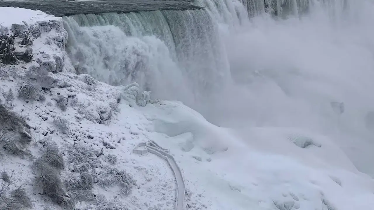 Niagara Falls | వింటర్ వండర్ ల్యాండ్.. గడ్డకట్టిన నయాగరా అందాలు.. వీడియో చూశారా..?