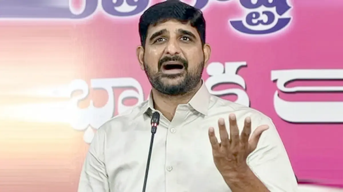 BRS MLA Padi Kaushik Reddy addressing media on Karimnagar police issue