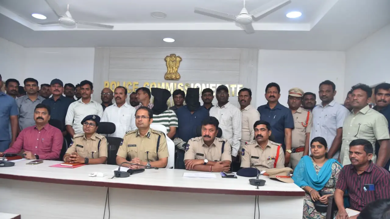Child Kidnapping : చిన్నపిల్లల కిడ్నాప్ పాల్పడుతున్న ముఠా అరెస్ట్